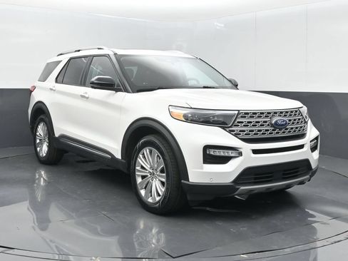 Used 2021 Ford Explorer Limited w/ Equipment Group 301A AWD/4WD image 3