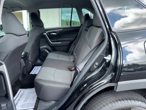 Used 2024 Toyota RAV4 XLE FWD image 33