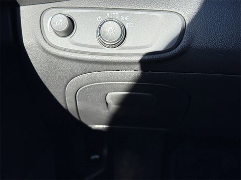 Used 2022 Chevrolet Trax LT w/ LT Convenience Package image 24