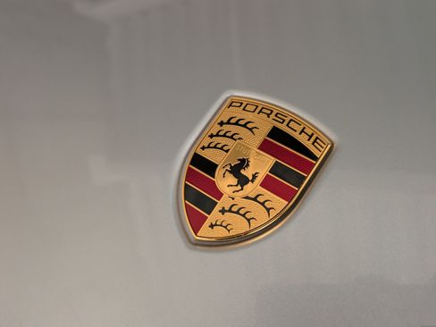 Used 2025 Porsche Macan image 13