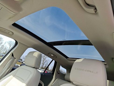 Used 2023 GMC Terrain Denali w/ Denali Premium Package image 15