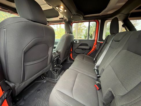 Used 2023 Jeep Wrangler Sahara image 15