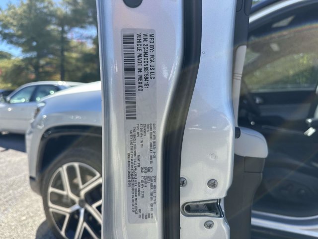 Certified 2025 Jeep Compass Limited w/ Elite Group AWD/4WD image 41