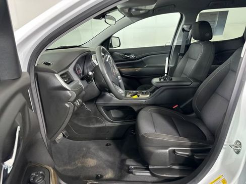 Used 2023 GMC Acadia SLE image 11