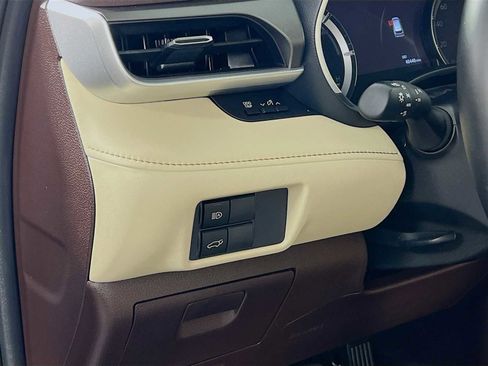 Used 2021 Toyota Highlander XLE image 10