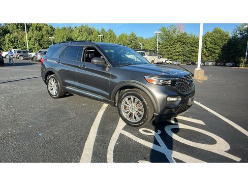 Used 2020 Ford Explorer XLT w/ Equipment Group 202A image 25