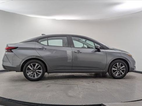 Used 2025 Nissan Versa SV image 9