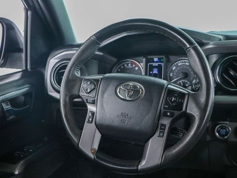 Used 2022 Toyota Tacoma TRD Sport w/ Technology Package AWD/4WD image 13