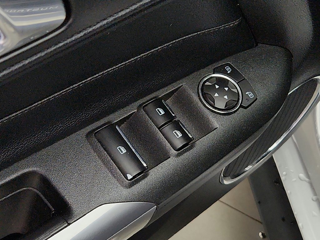 Used 2018 Ford Mustang Premium RWD image 21