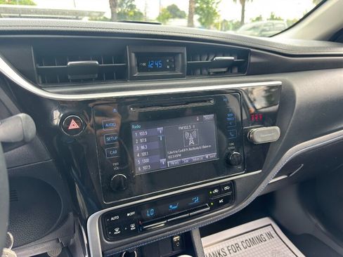Used 2018 Toyota Corolla SE w/ Carpet Mat Package (TMS) FWD image 18
