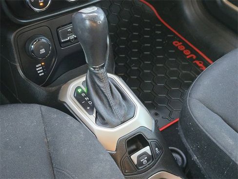 Used 2017 Jeep Renegade Sport w/ Power & Air Group image 26
