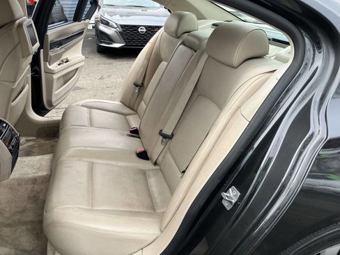 Used 2010 BMW 750i xDrive image 27