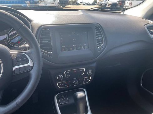 Used 2018 Jeep Compass Sport w/ Tech Group FWD image 6