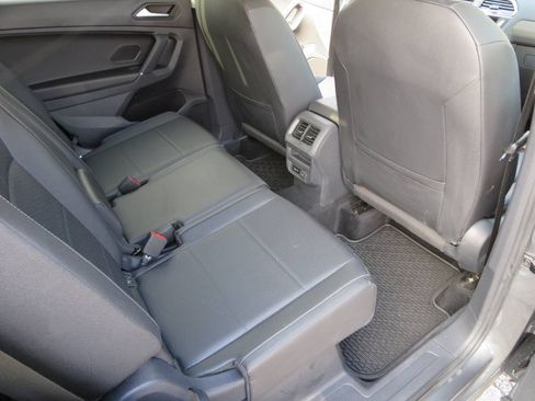 Used 2020 Volkswagen Tiguan SE w/ Panoramic Sunroof Package AWD/4WD image 25