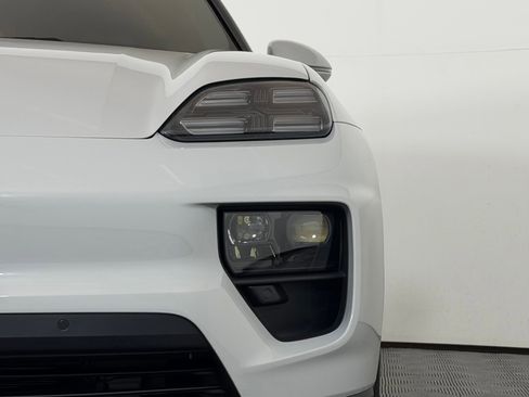 New 2026 Porsche Macan Electric image 13
