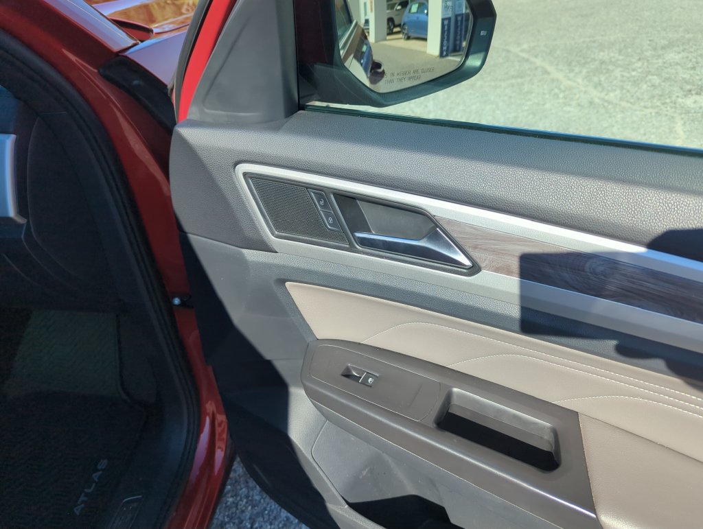 Used 2023 Volkswagen Atlas Cross Sport SE w/ Panoramic Sunroof Package FWD image 36
