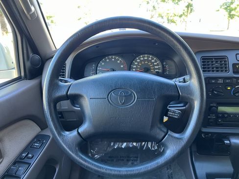 Used 2002 Toyota 4Runner SR5 RWD image 16