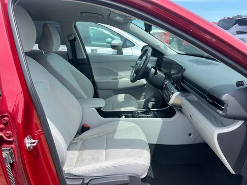 Used 2024 Hyundai Kona SEL FWD image 34