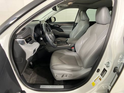 Used 2021 Toyota Highlander Limited image 28