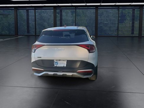 Used 2023 Kia Sportage EX image 2