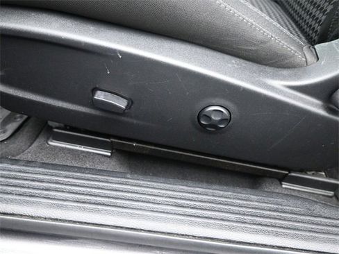 Used 2019 Dodge Challenger SXT w/ Blacktop Package image 9