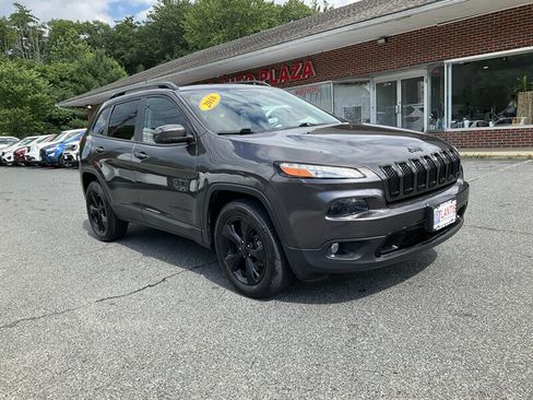 Used 2016 Jeep Cherokee Latitude w/ Comfort/Convenience Group AWD/4WD image 3