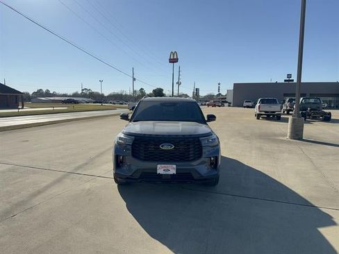 New 2026 Ford Explorer ST-Line w/ ST-Line Street Pack image 3