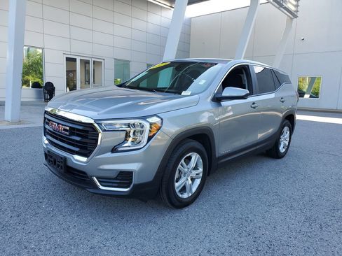Used 2024 GMC Terrain SLE FWD image 2