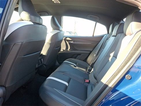 Used 2025 Toyota Camry SE image 10