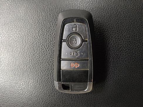 Used 2017 Ford Fusion SE w/ Fusion SE Technology Package image 32