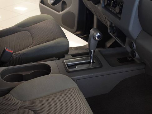 Used 2007 Nissan Frontier LE AWD/4WD image 25