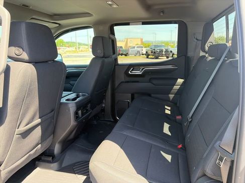 Used 2025 Chevrolet Silverado 1500 LT Trail Boss w/ Convenience Package II AWD/4WD image 15