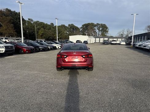 Used 2024 Nissan Altima 2.5 SR w/ SR Premium Package image 6