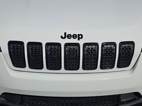 Used 2020 Jeep Cherokee Latitude Plus AWD/4WD image 9