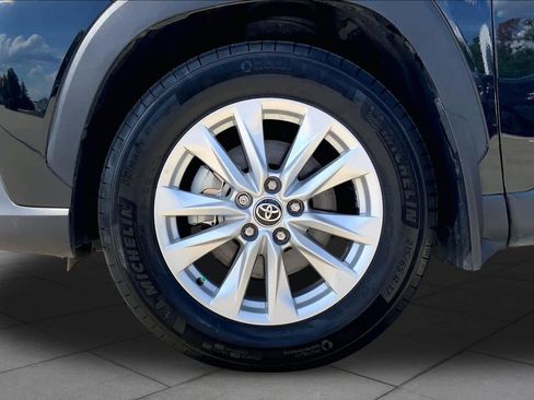 Used 2022 Toyota Corolla Cross LE w/ Moonroof Package FWD image 11