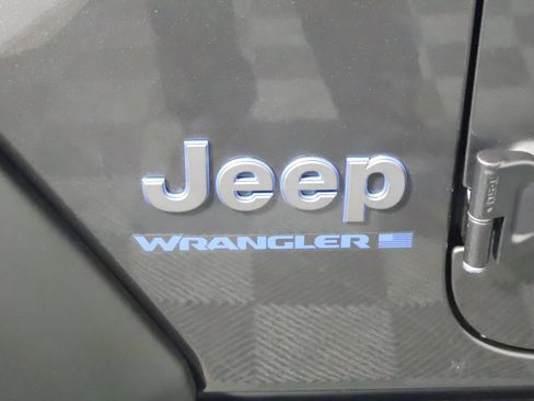 Used 2024 Jeep Wrangler Unlimited AWD/4WD image 18