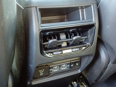 Used 2024 Jeep Grand Cherokee Limited w/ Luxury Tech Group II AWD/4WD image 32
