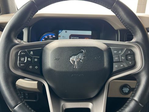 Used 2023 Ford Bronco Wildtrak image 28