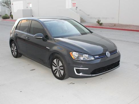 Used 2016 Volkswagen e-Golf SE image 3