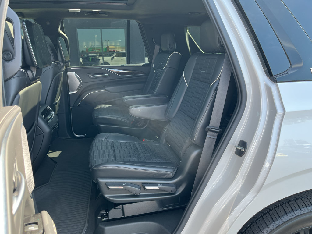 Used 2021 Cadillac Escalade Sport Platinum w/ LPO, ONYX Package AWD/4WD image 38