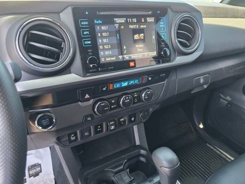 Used 2019 Toyota Tacoma TRD Sport w/ TRD Premium Sport Package RWD image 16