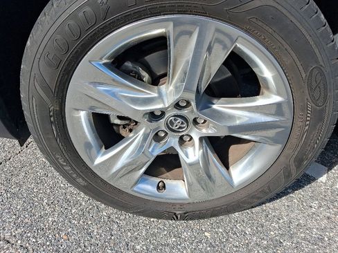 Used 2019 Toyota Highlander Limited FWD image 15