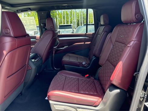 New 2026 Cadillac Escalade ESV Luxury AWD/4WD image 10