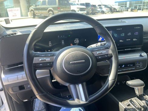 Used 2024 Hyundai Kona SEL image 11