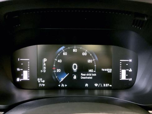 Used 2019 Volvo XC60 T6 Momentum w/ Premium Package image 25