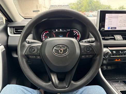 Used 2025 Toyota RAV4 XLE FWD image 11