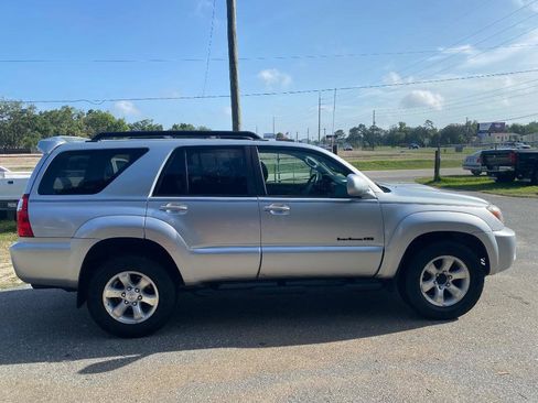 Used 2006 Toyota 4Runner SR5 AWD/4WD image 6
