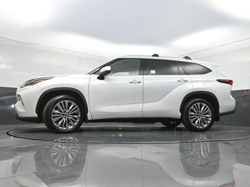 Used 2024 Toyota Highlander Platinum AWD/4WD image 30