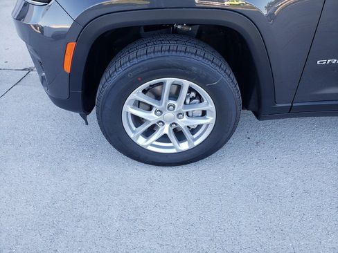 New 2025 Jeep Grand Cherokee Laredo X w/ Luxury Tech Group I image 7