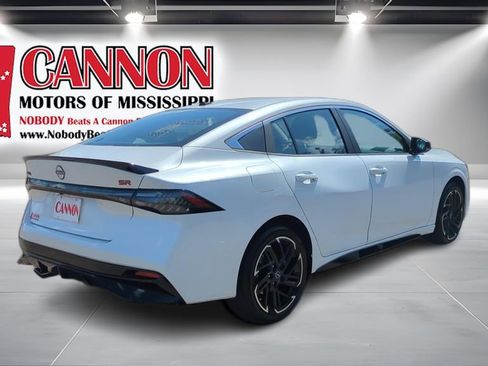 New 2026 Nissan Sentra SR w/ Floor Mat Package FWD image 5
